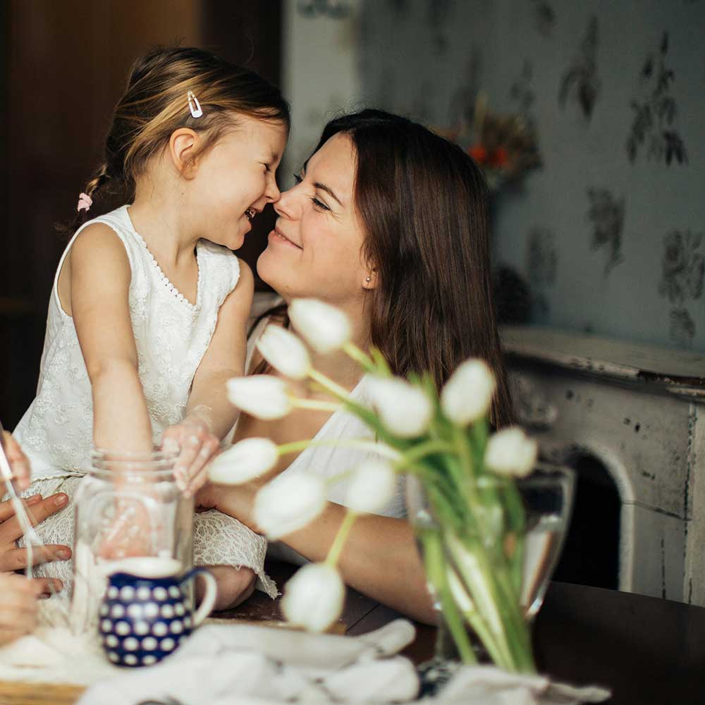 優雅沒有找上我:在狼狽與愛之間,找到屬於自己的母親節奏 優雅沒有找上我:在狼狽與愛之間,找到屬於自己的母親節奏