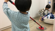 父母在做家務的時間,也可以是親子時間