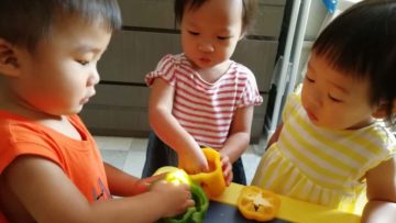 給孩子學習社交的環境，也別忘了給時間他們相處