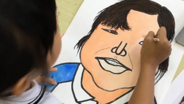 若果小孩子的自我形象低落，就會期望依靠外在的環境來作為定位