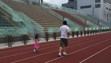 香港家長會因為周邊的壓力，習慣了天天評估孩子