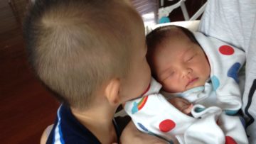 孩子多懂事，也需要父母千般呵護