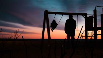 親密又疏離的兩父子