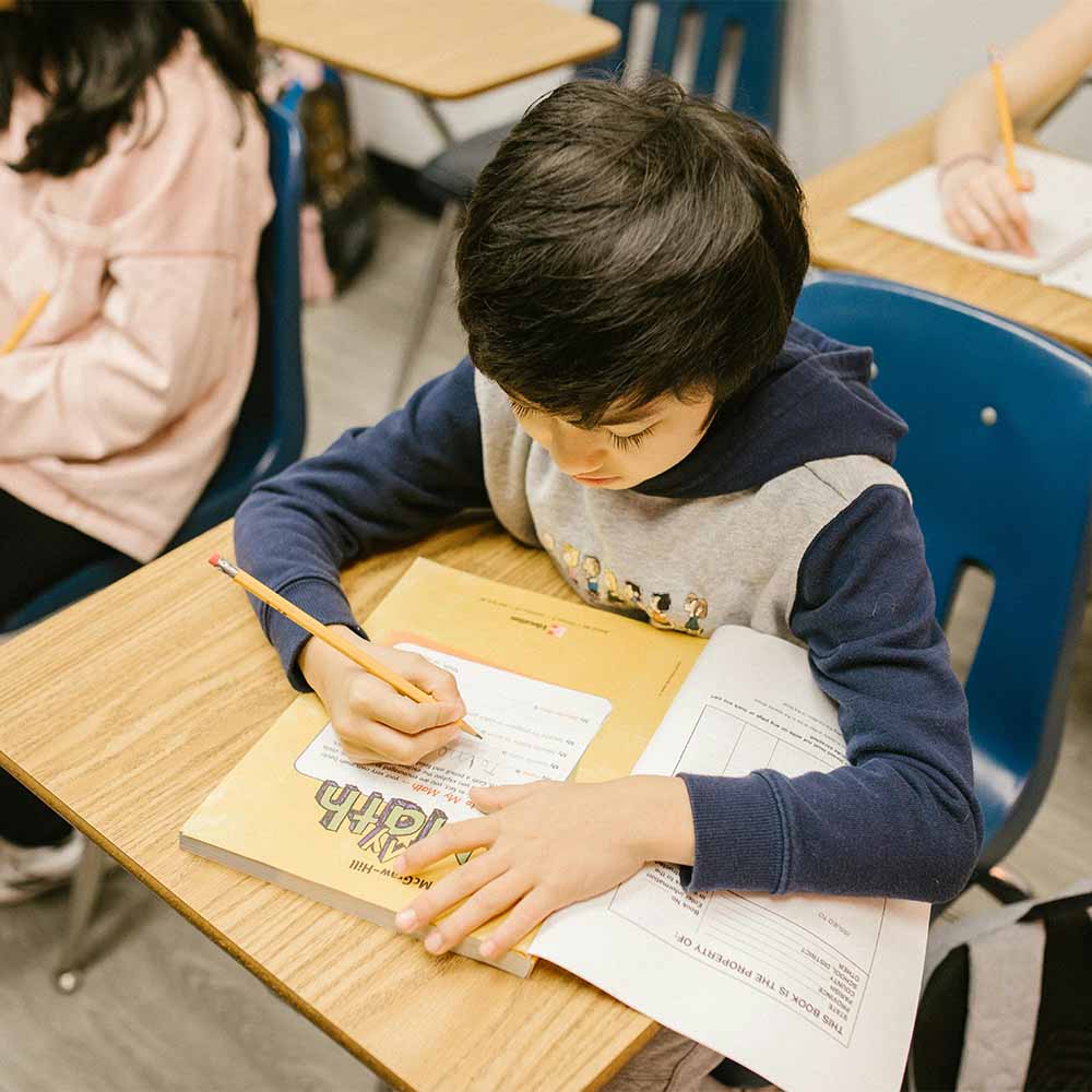90分，還不夠好？小學生媽媽的學業成績焦慮