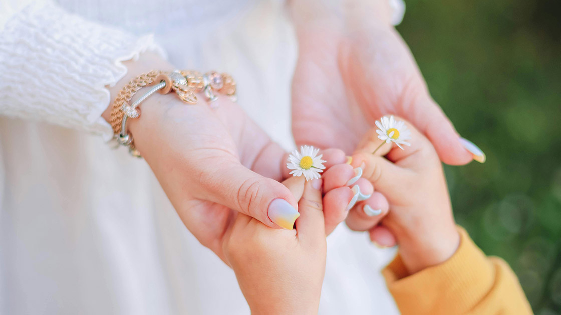 【愛的五種語言】揭秘為何孩子愛儲「垃圾」?心理學解構「真心的禮物」:最被誤解的愛語 愛的五種語言