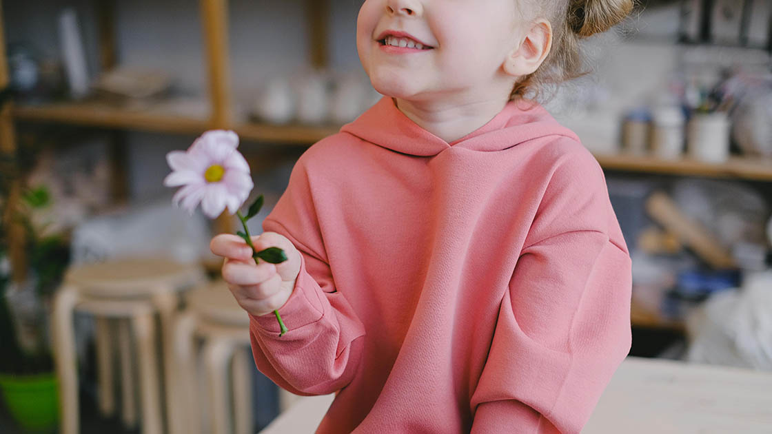 【愛的五種語言】揭秘為何孩子愛儲「垃圾」?心理學解構「真心的禮物」:最被誤解的愛語 愛的五種語言