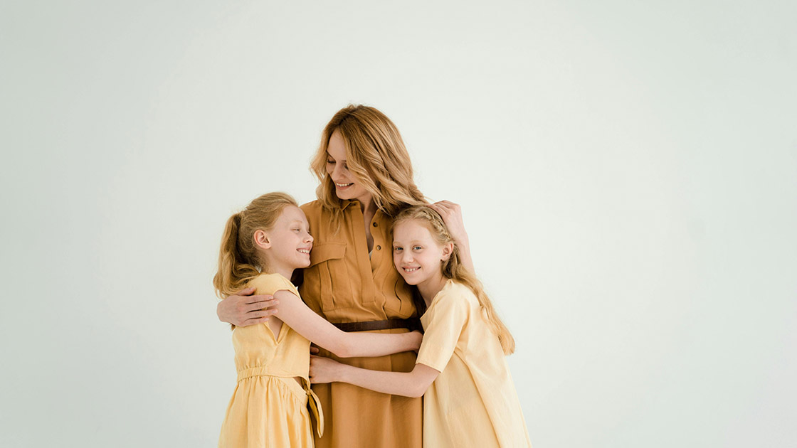 父母表達不開心是「情緒勒索」嗎?心理學解析:分清親子溝通中「連結」與「控制」的界線 情緒勒索-親子溝通-尊重