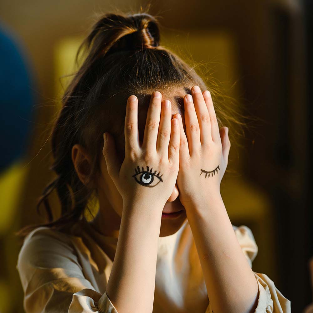 害羞不是沒禮貌:給孩子時間,我們一起學會打招呼 害羞不是沒禮貌:給孩子時間,我們一起學會打招呼